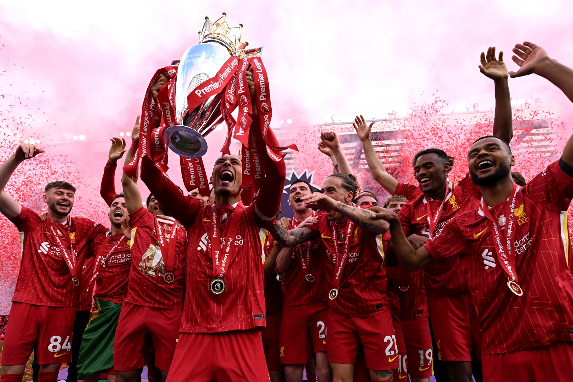 liverpool-winning-premier-league-2024