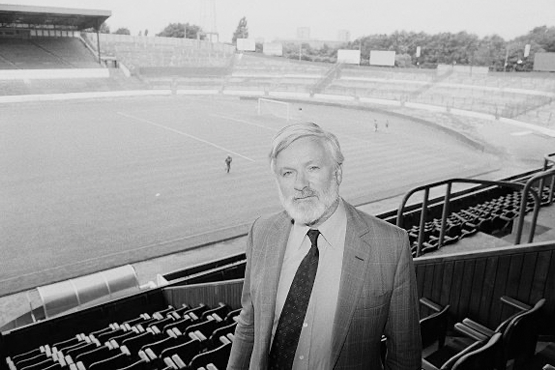 ken bates buys chelsea for one pound